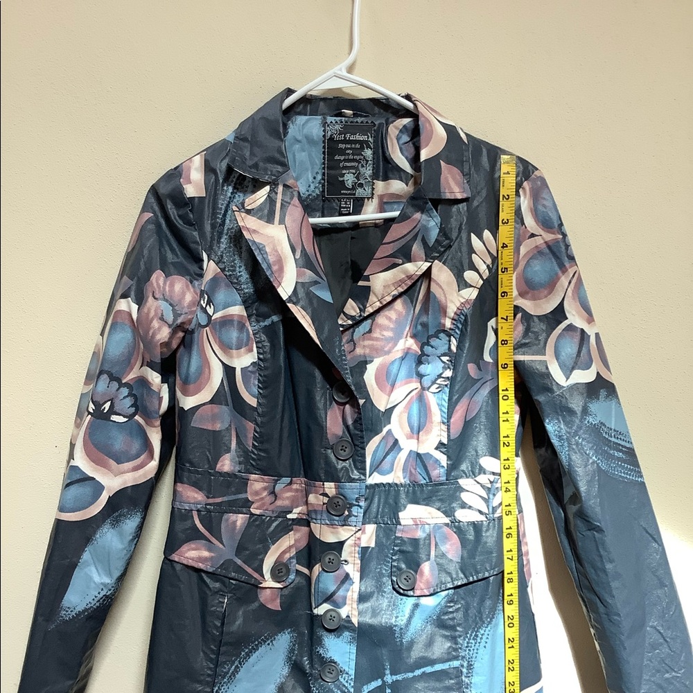 Unique Rain Coat Beautiful Design - Picture 2 of 6